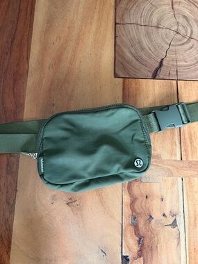 lululemon athletica Olive Waist Pack